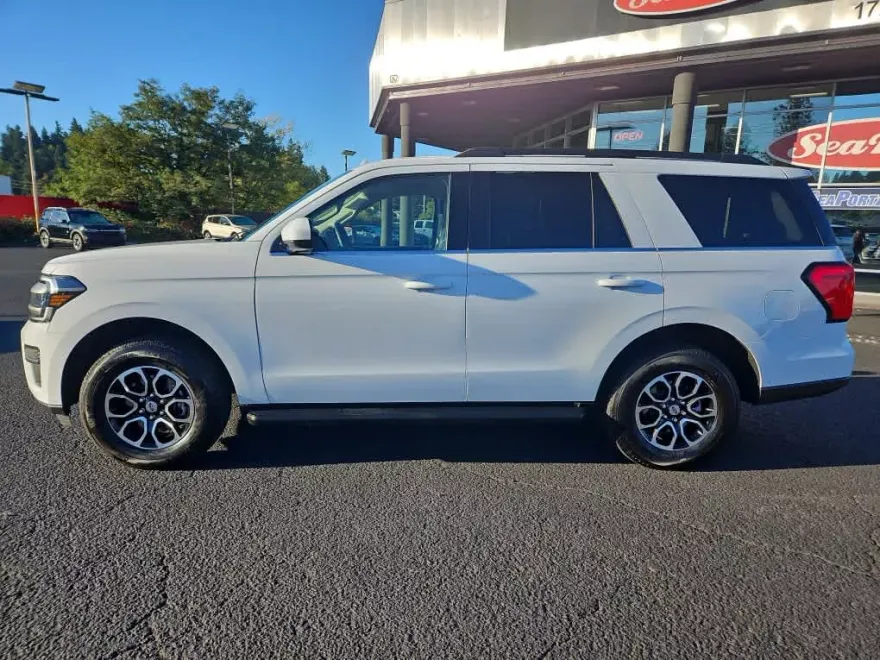 2024 Ford Expedition XLT photo 1