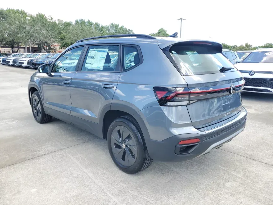 2025 Volkswagen Taos S photo 1