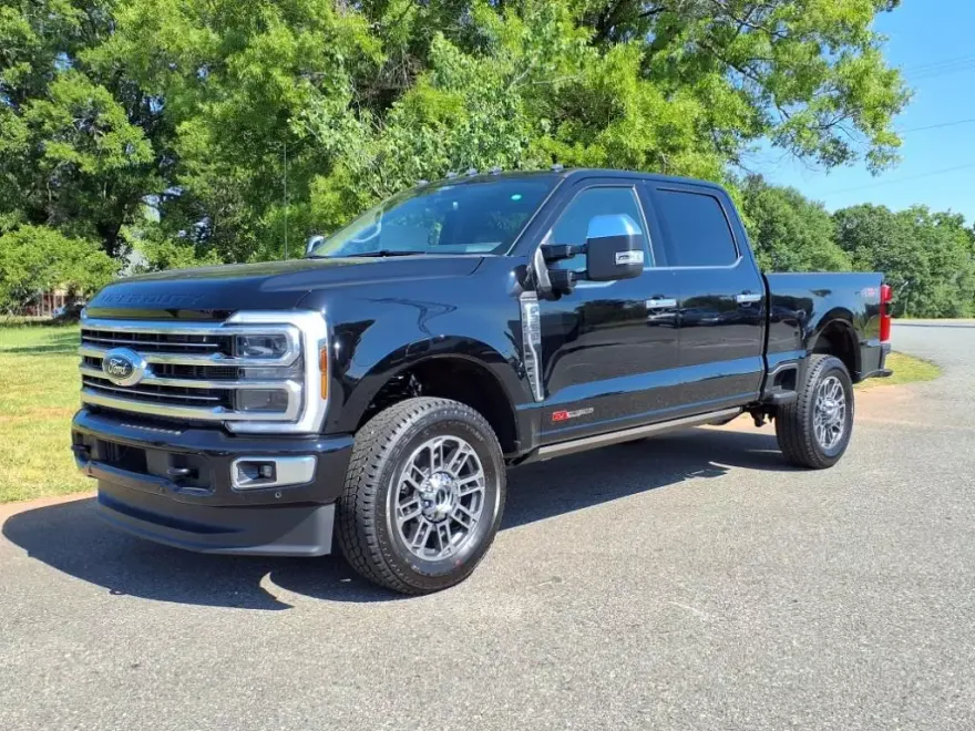 2025 Ford F-250 Platinum photo 1