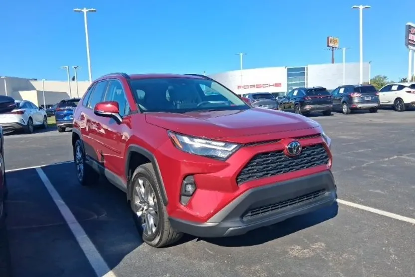 2022 Toyota RAV4 XLE Premium photo 1