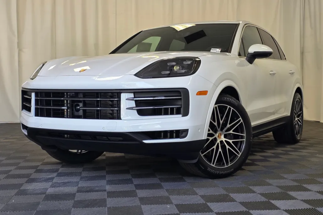 2025 Porsche Cayenne photo 1