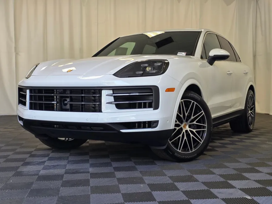 2025 Porsche Cayenne photo 1