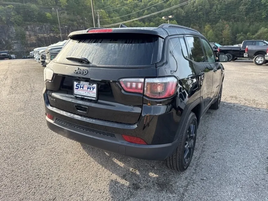 2026 Jeep Compass Latitude photo 1