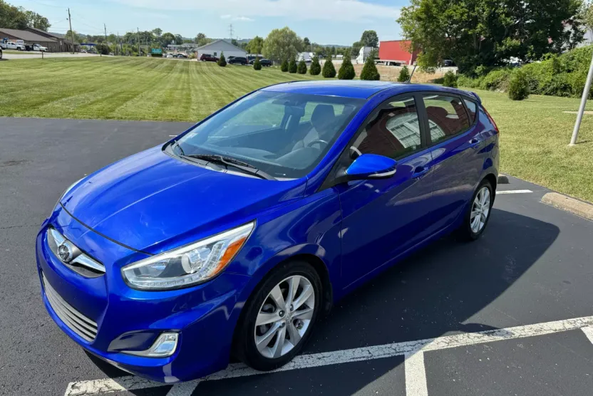 2014 Hyundai Accent SE GLS photo 1