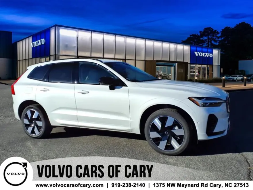 2025 Volvo XC60 T8 Plus photo 1