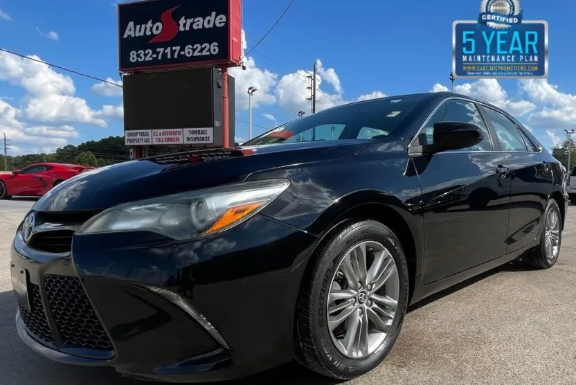 2017 Toyota Camry SE photo 1