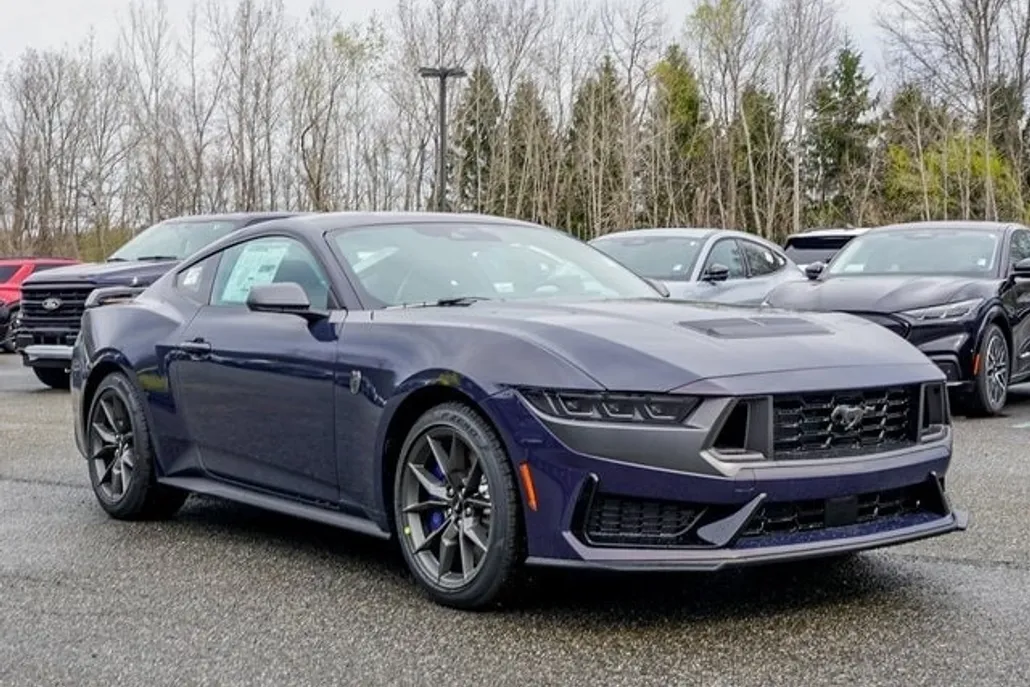 2025 Ford Mustang Dark Horse photo 1