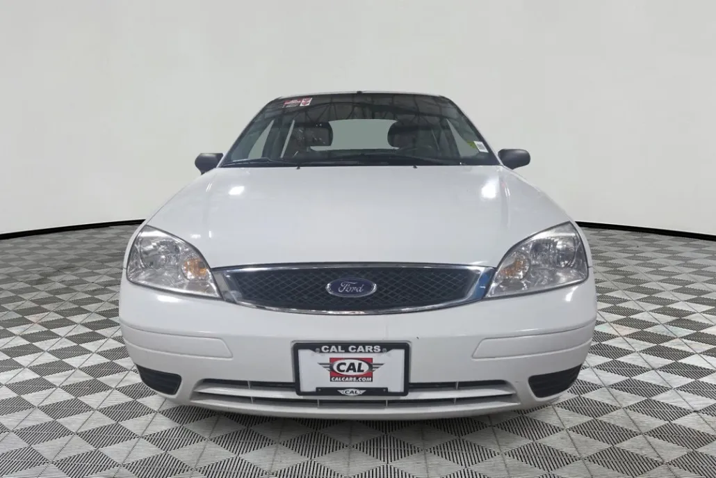 2006 Ford Focus ZX4 photo 1