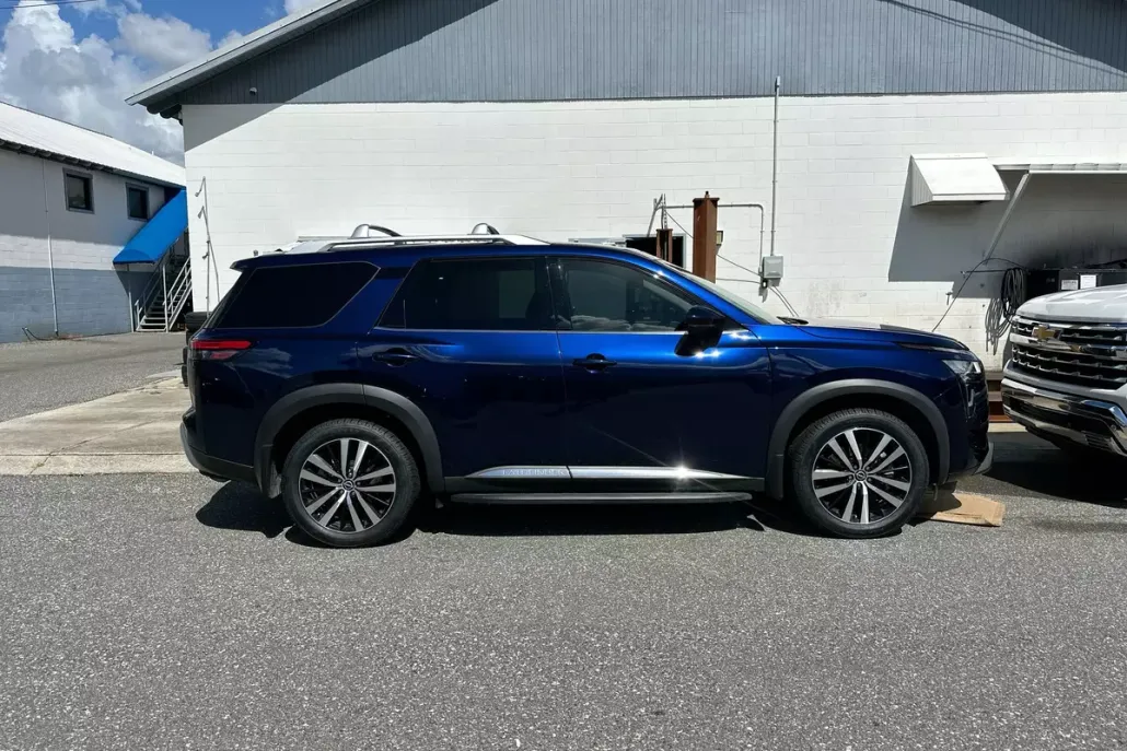 2023 Nissan Pathfinder Platinum photo 1