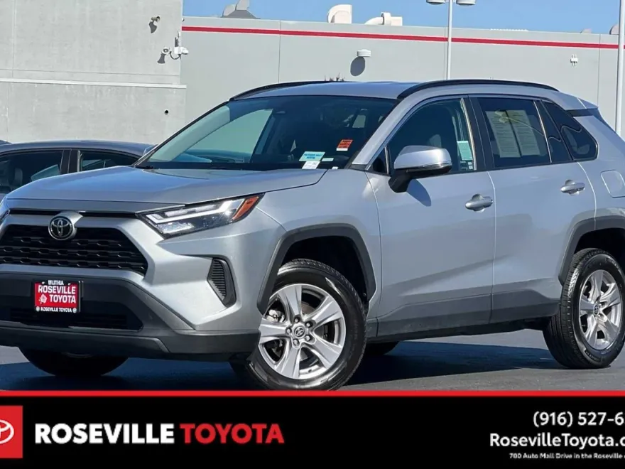 2023 Toyota RAV4 XLE photo 1