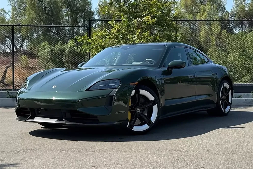 2025 Porsche Taycan Turbo S photo 1
