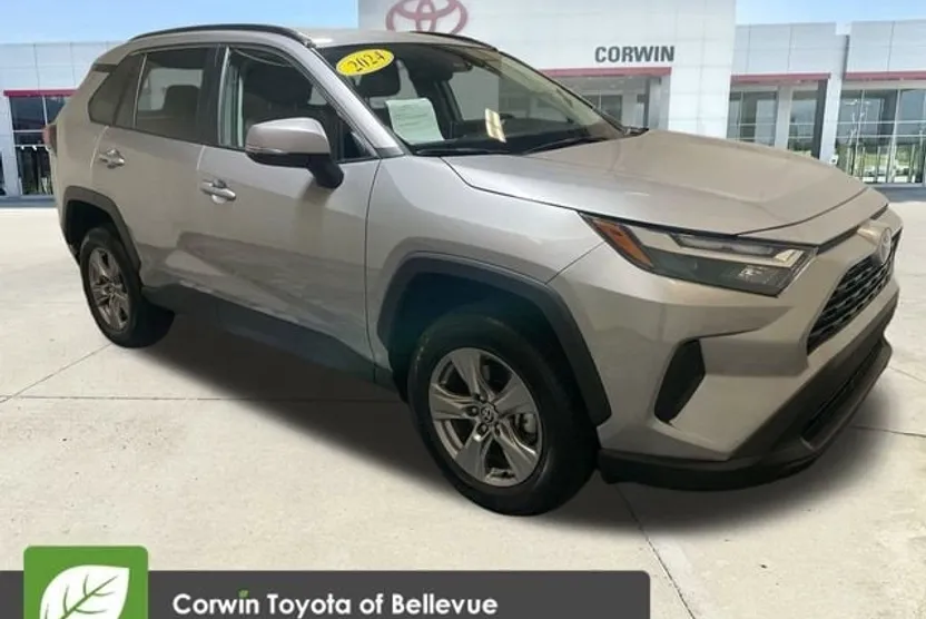 2024 Toyota RAV4 XLE photo 1