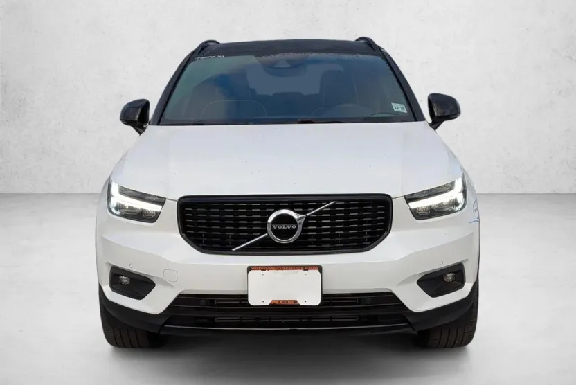 2021 Volvo XC40 T5 R-Design photo 1