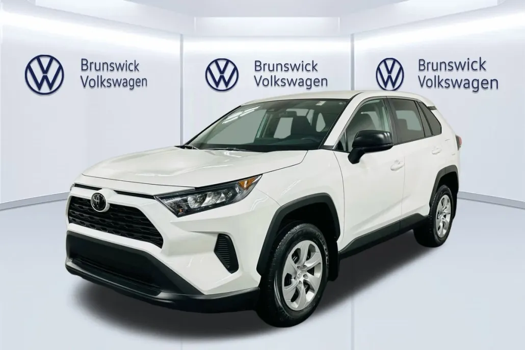 2022 Toyota RAV4 LE photo 1