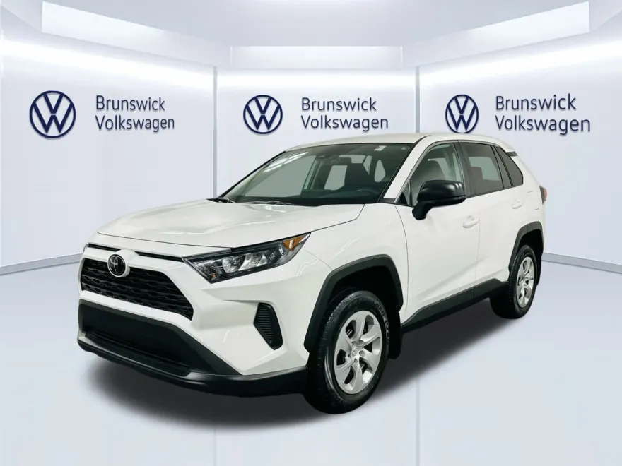 2022 Toyota RAV4 LE photo 1