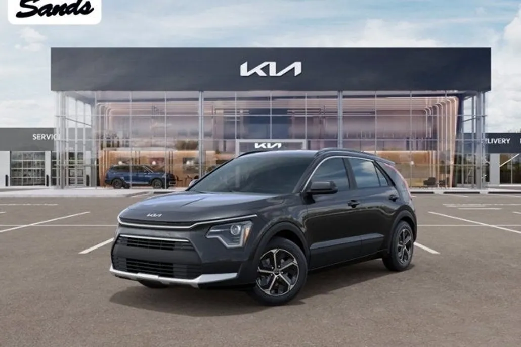 2025 Kia Niro LX photo 1