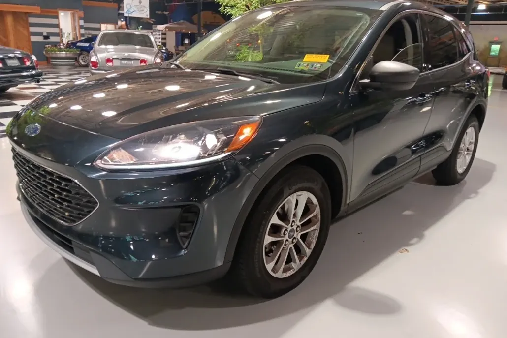 2022 Ford Escape SE photo 1