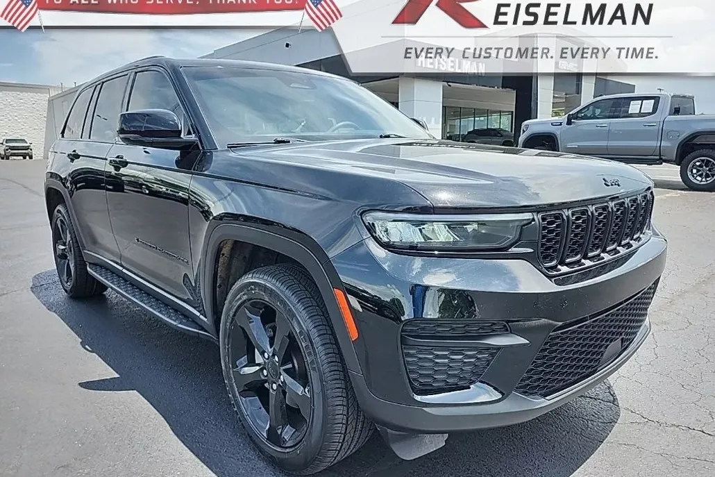 2023 Jeep Grand Cherokee Altitude photo 1