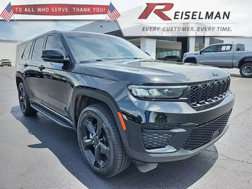 2023 Jeep Grand Cherokee Altitude photo 1