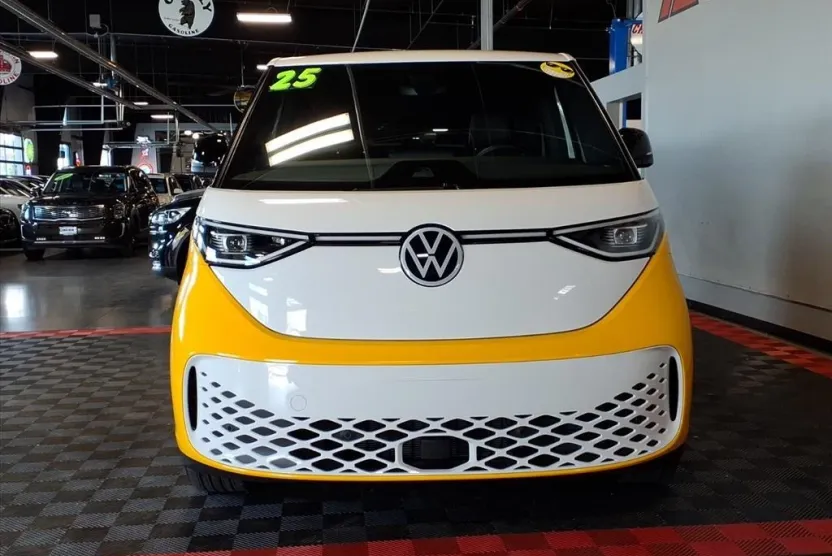 2025 Volkswagen ID. Buzz Pro S photo 1