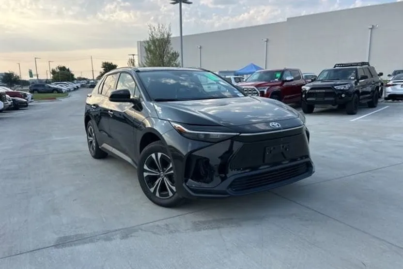2024 Toyota bZ4X XLE photo 1