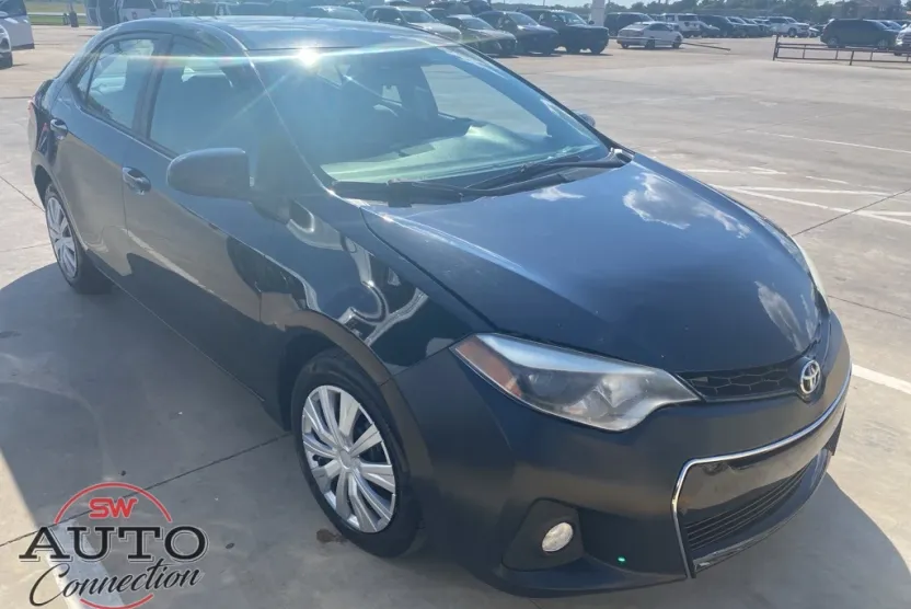 2015 Toyota Corolla L photo 1