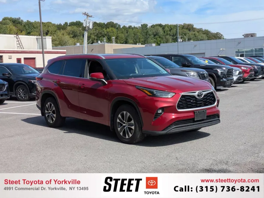 2022 Toyota Highlander XLE photo 1