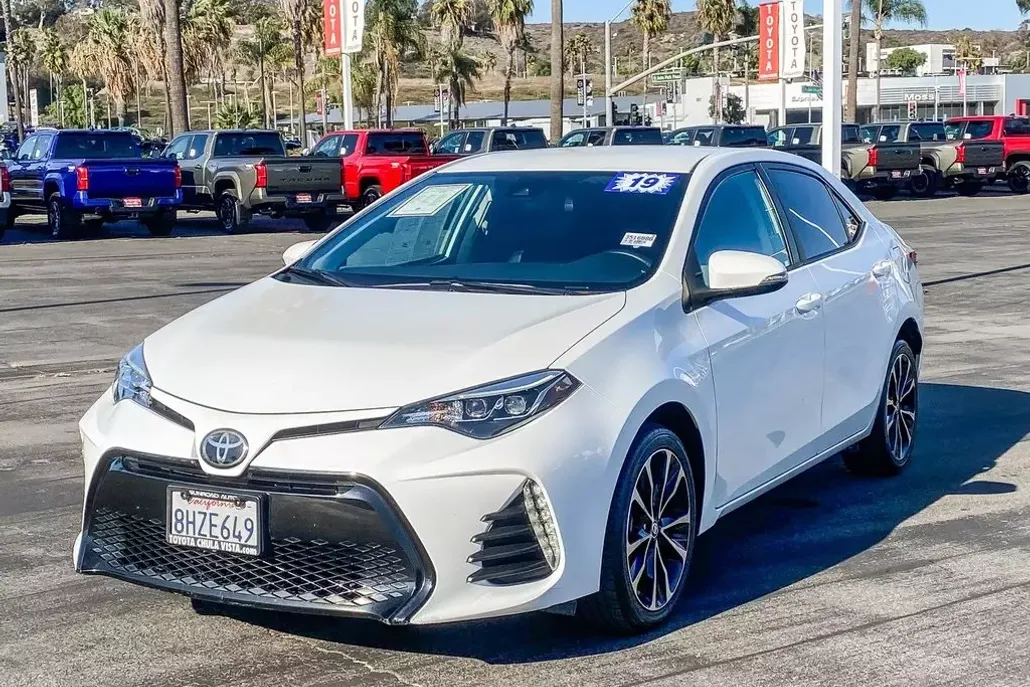 2019 Toyota Corolla SE photo 1