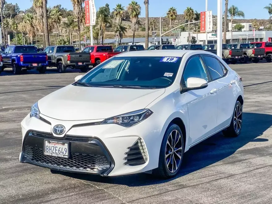2019 Toyota Corolla SE photo 1