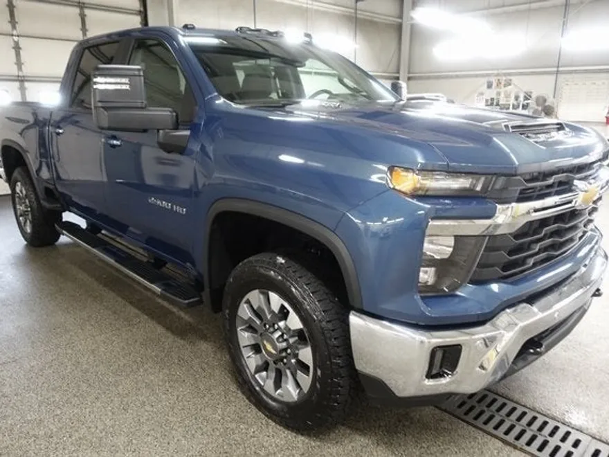2025 Chevrolet Silverado 2500HD LT photo 1