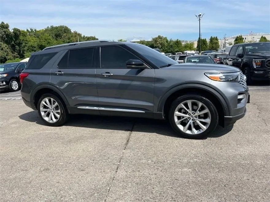 2021 Ford Explorer Platinum photo 1
