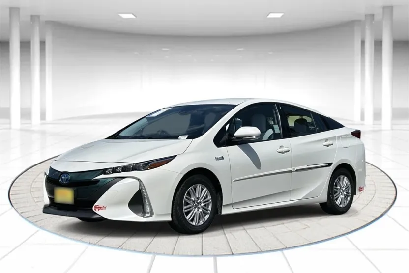 2017 Toyota Prius Prime Premium photo 1