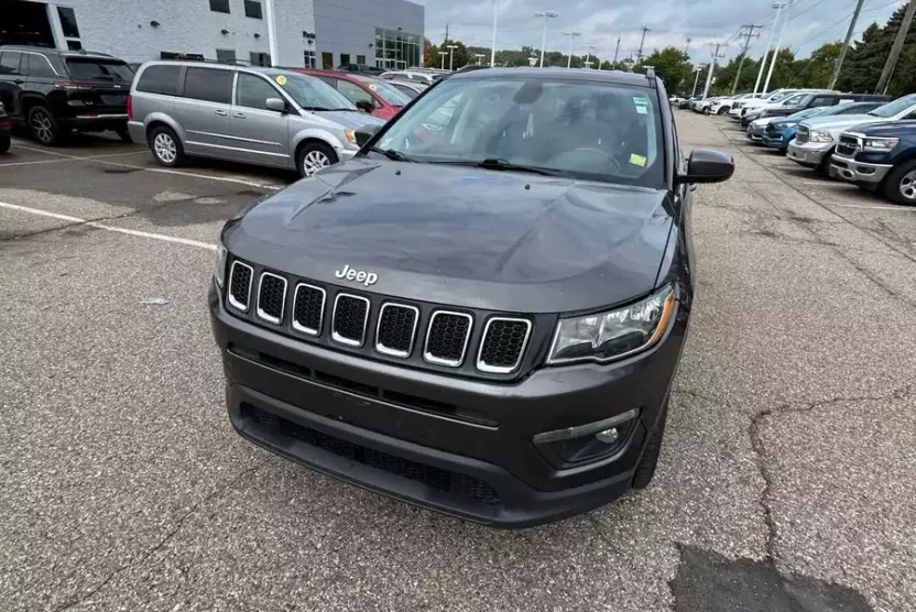 2019 Jeep Compass Latitude photo 1