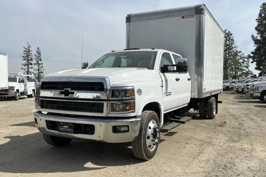 2023 Chevrolet Silverado 5500HD Work Truck photo 1