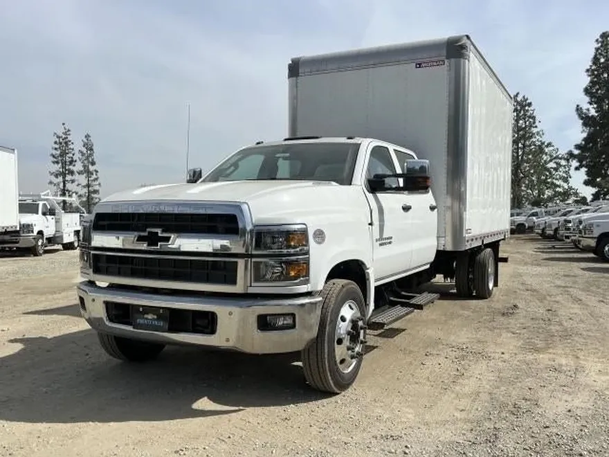 2023 Chevrolet Silverado 5500HD Work Truck photo 1