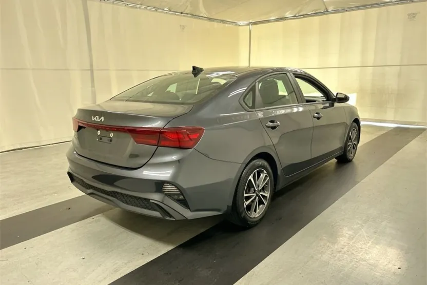 2023 Kia Forte LXS photo 1