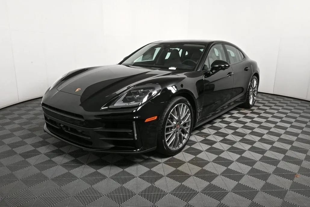 2025 Porsche Panamera 4 photo 1