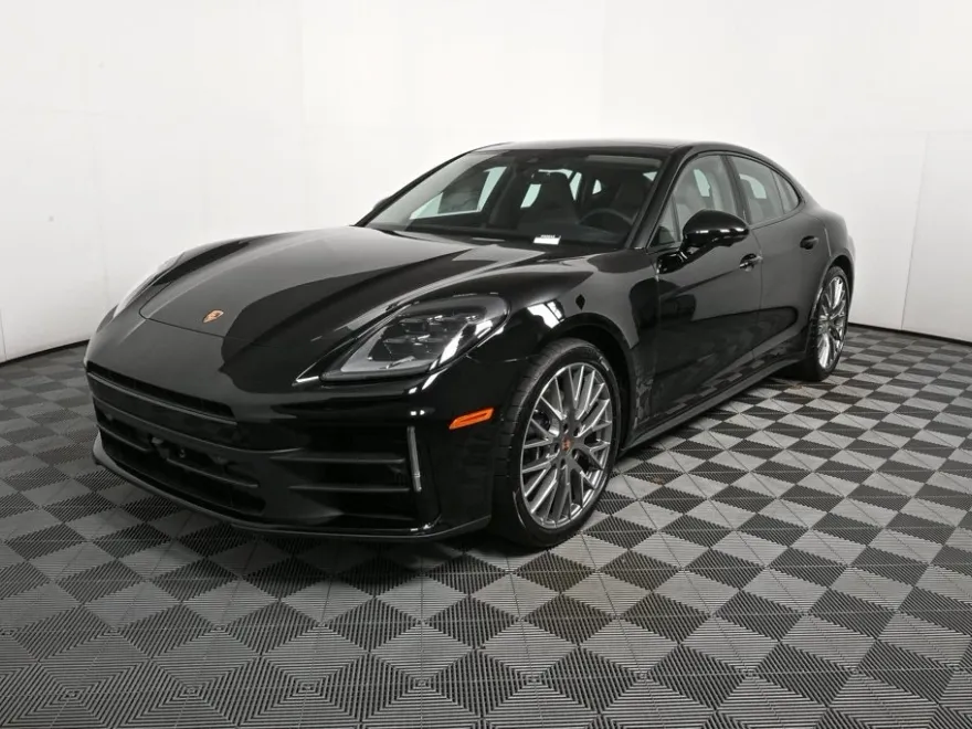 2025 Porsche Panamera 4 photo 1