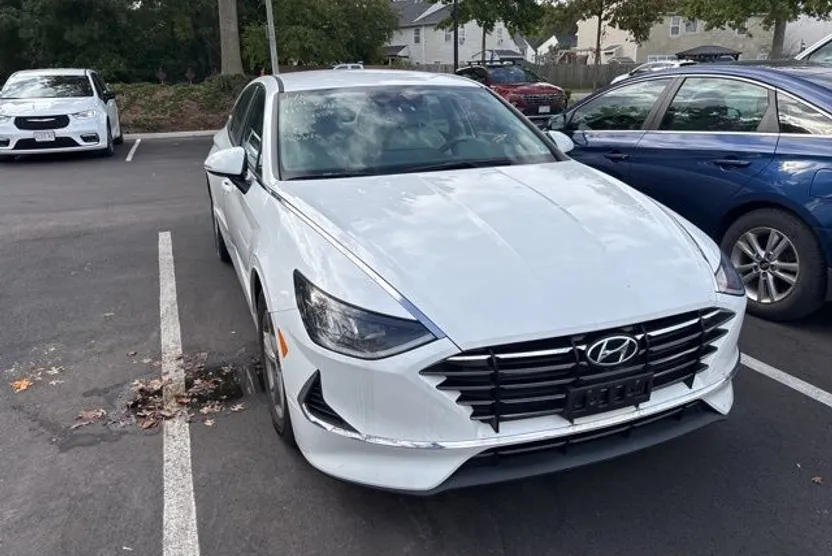 2023 Hyundai Sonata SE photo 1