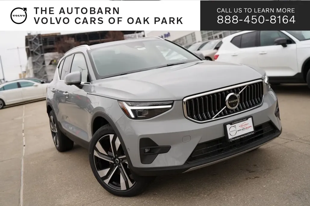 2025 Volvo XC40 Plus photo 1