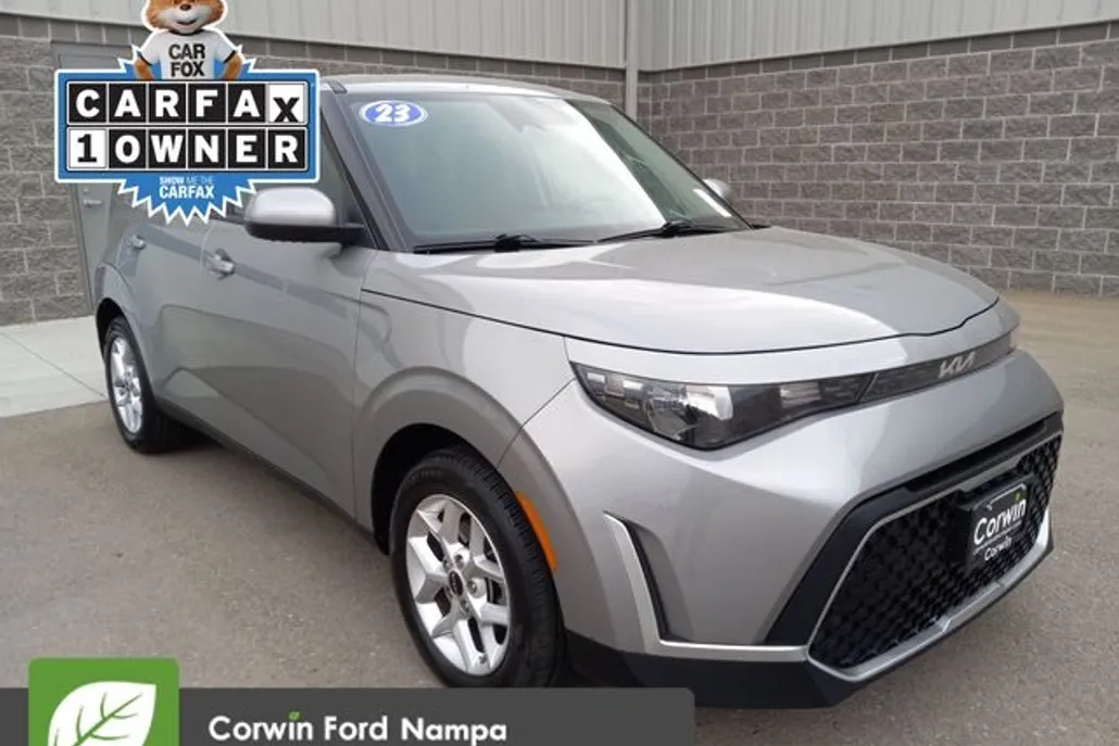2023 Kia Soul LX photo 1