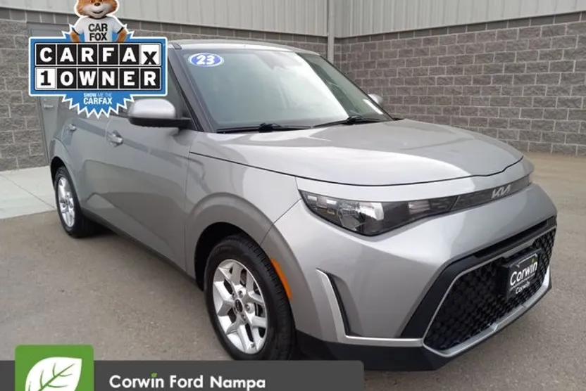 2023 Kia Soul LX photo 1