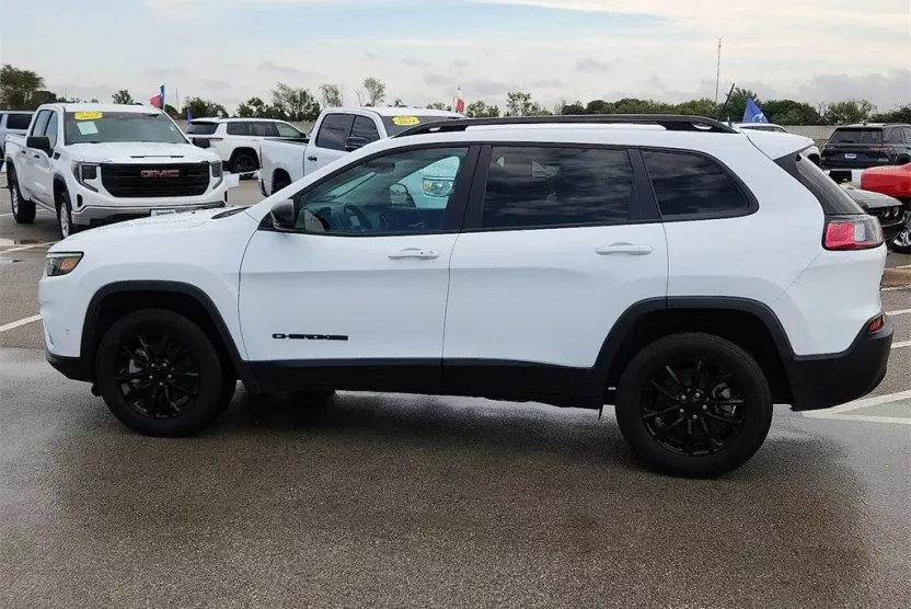 2023 Jeep Cherokee Altitude Lux photo 1
