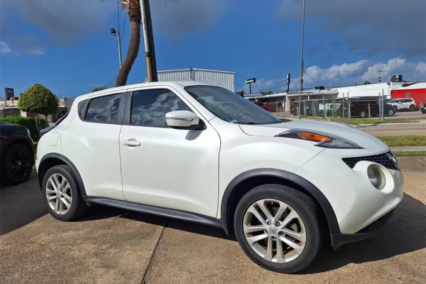2015 Nissan Juke S photo 1