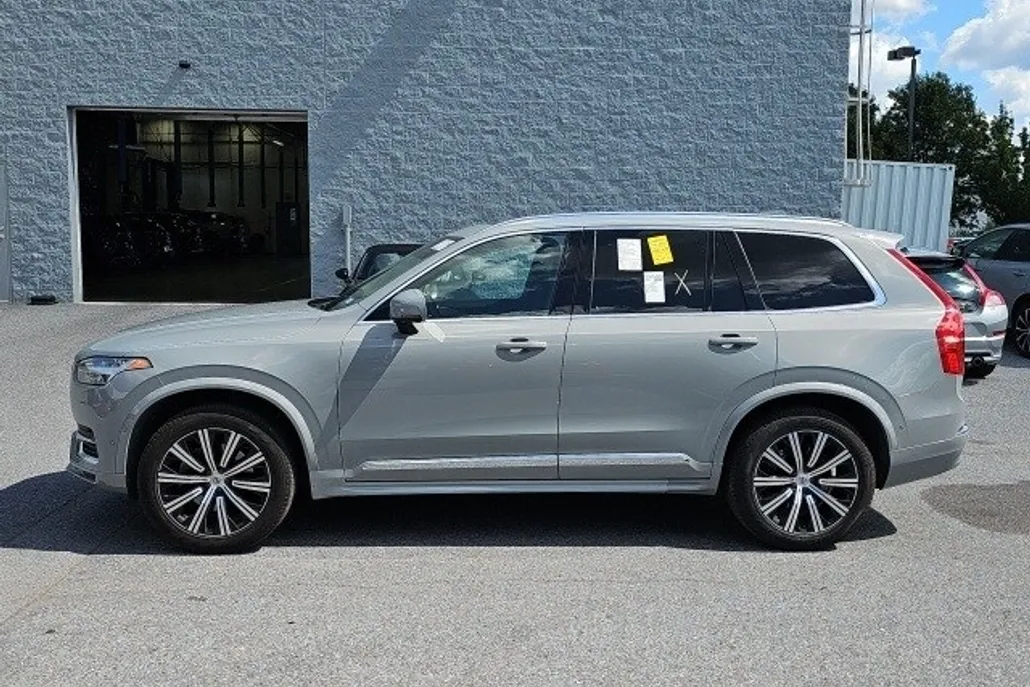 2025 Volvo XC90 Plus photo 1