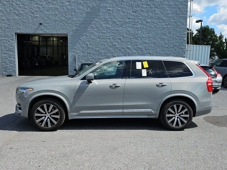 2025 Volvo XC90 Plus photo 1