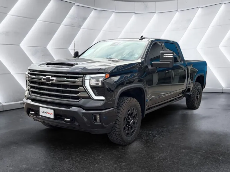 2024 Chevrolet Silverado 2500HD High Country photo 1