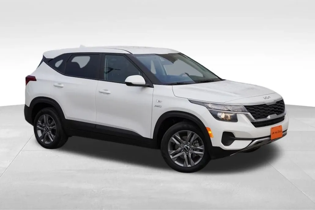 2023 Kia Seltos LX photo 1