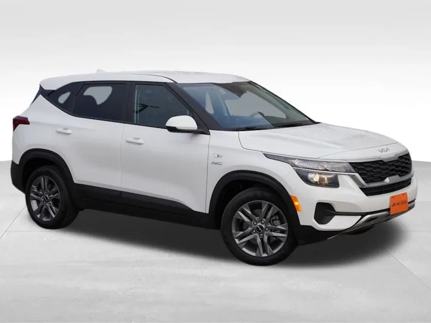 2023 Kia Seltos LX photo 1