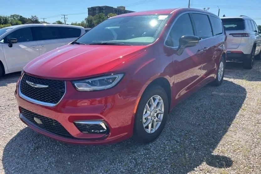 2026 Chrysler Pacifica photo 1